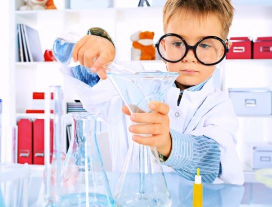 ماهو دور الوالدين والمعلمين في تدريس العلوم ؟